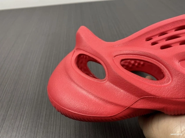 Red Foam Adidas CW3355 Yeezy 0929